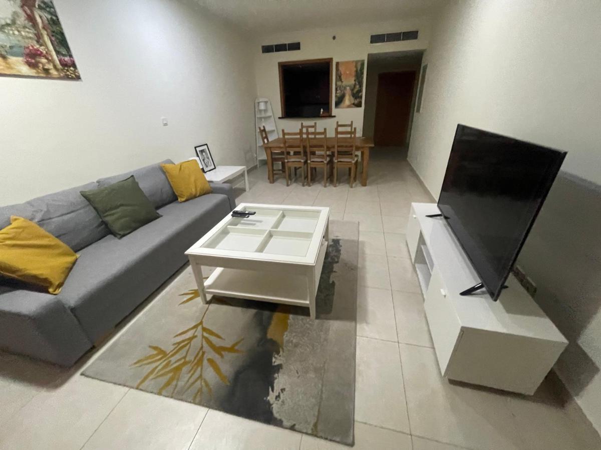 Metro Premium Location Spacious 2 Bedroom Apartment Right Next To The Metro ドバイ エクステリア 写真