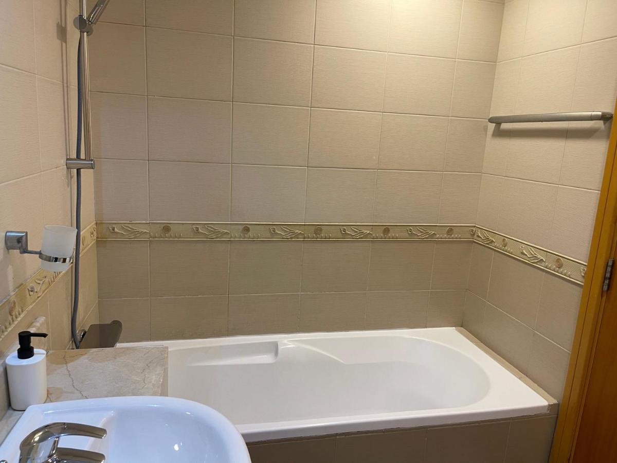 Metro Premium Location Spacious 2 Bedroom Apartment Right Next To The Metro ドバイ エクステリア 写真
